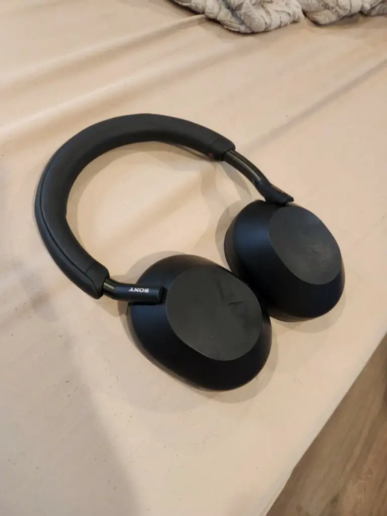 sony-xm5-headphones