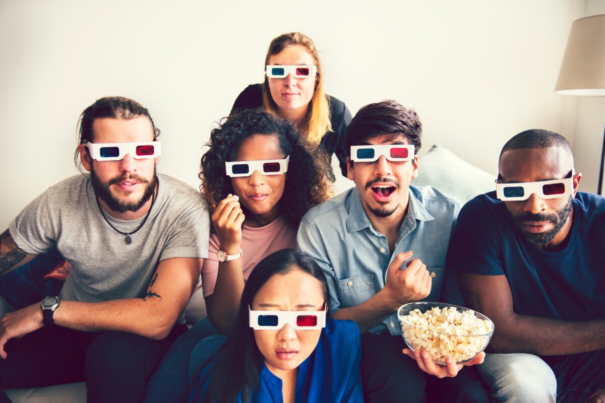 friends-watching-3d-movie-at-home-with-3d-glasses